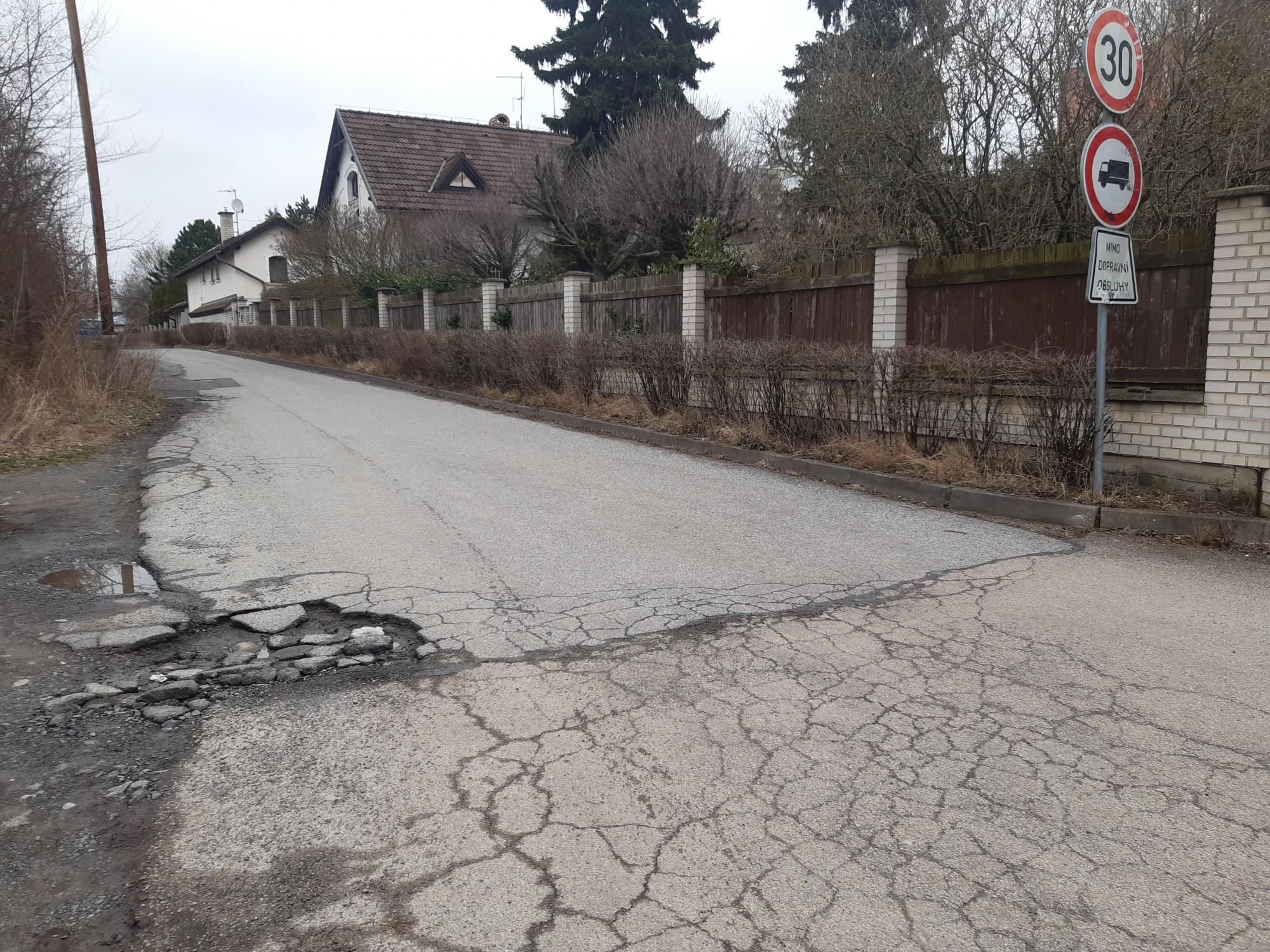 Verdunskou ulici kvůli nesouhlasu vlastníka nemůžeme opravit v celé délce